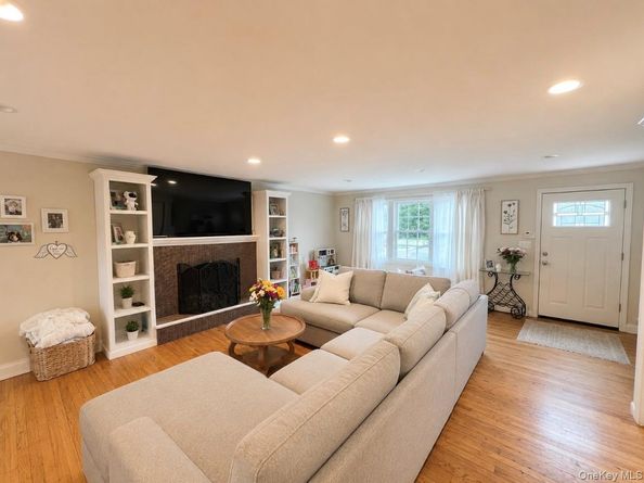 7 Bay Street, Center Moriches NY 11934
