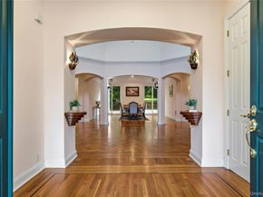 41 Evergreen Circle, Manhasset NY 11030