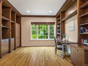 41 Evergreen Circle, Manhasset NY 11030