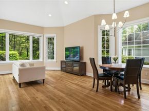 41 Evergreen Circle, Manhasset NY 11030