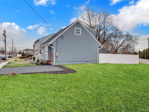 89 Sherman Avenue, Bethpage NY 11714