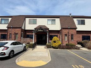 141 Cambridge Drive E 141, Copiague NY 11726