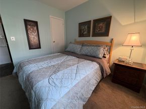 141 Cambridge Drive E 141, Copiague NY 11726