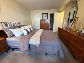 141 Cambridge Drive E 141, Copiague NY 11726
