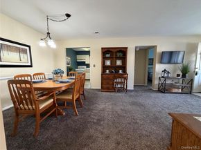 141 Cambridge Drive E 141, Copiague NY 11726