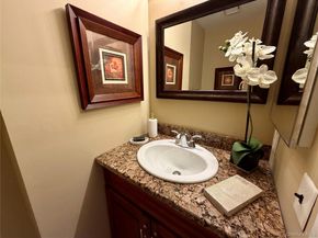 141 Cambridge Drive E 141, Copiague NY 11726