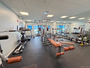 141 Cambridge Drive E 141, Copiague NY 11726