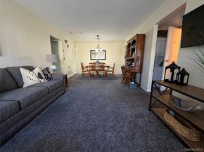 141 Cambridge Drive E 141, Copiague NY 11726