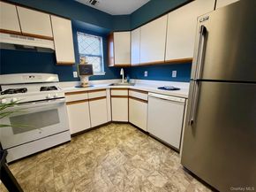 141 Cambridge Drive E 141, Copiague NY 11726