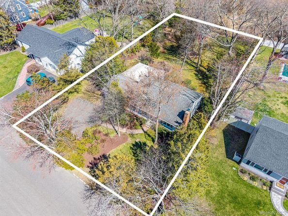 223 Connetquot Road, Bayport NY 11705