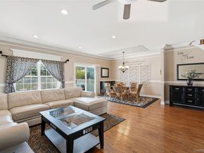 5 Lorien Place, Melville NY 11747