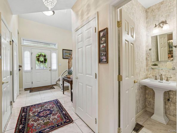 71 Manitou Trail, Kings Park NY 11754