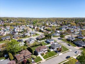 24 Roxbury Avenue, Plainview NY 11803