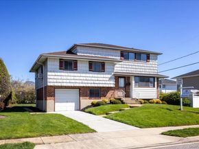 24 Roxbury Avenue, Plainview NY 11803