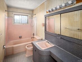 24 Roxbury Avenue, Plainview NY 11803