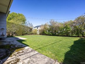 24 Roxbury Avenue, Plainview NY 11803