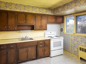 24 Roxbury Avenue, Plainview NY 11803