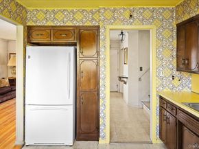 24 Roxbury Avenue, Plainview NY 11803
