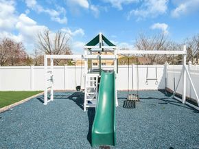 25 Quintree Lane, Melville NY 11747