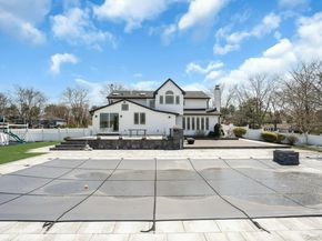 25 Quintree Lane, Melville NY 11747