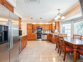 77 Duck Pond Road, Glen Cove NY 11542
