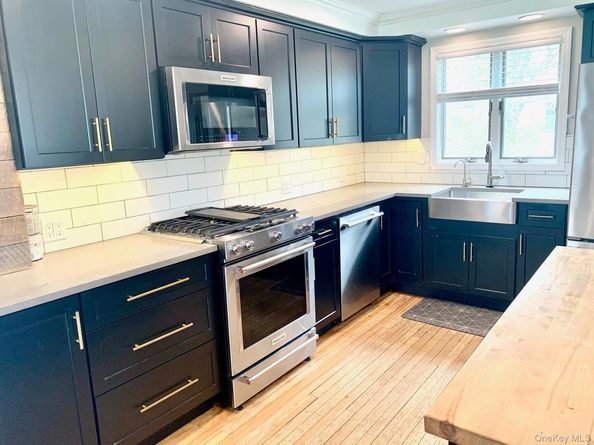 435 Middle Road, Riverhead NY 11901