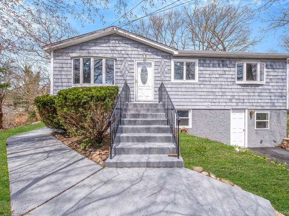 21 Yucca Road, Rocky Point NY 11778