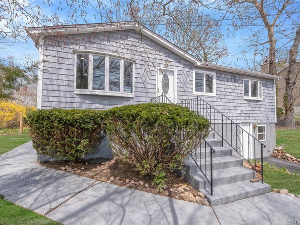 21 Yucca Road, Rocky Point NY 11778