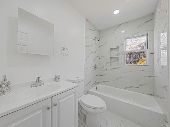 21 Yucca Road, Rocky Point NY 11778