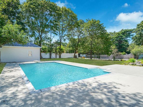 48 Vernon Street, East Patchogue NY 11772