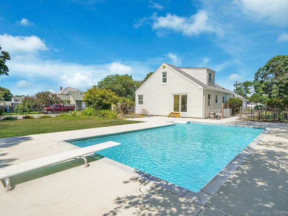 48 Vernon Street, East Patchogue NY 11772