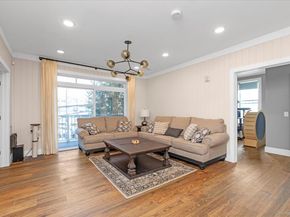214 Marina Pointe Drive 214, East Rockaway NY 11518