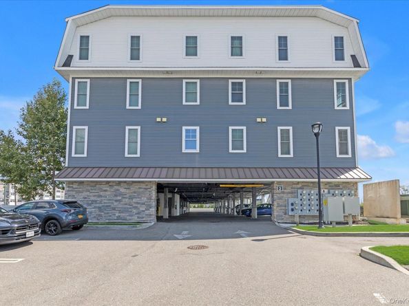 214 Marina Pointe Drive 214, East Rockaway NY 11518