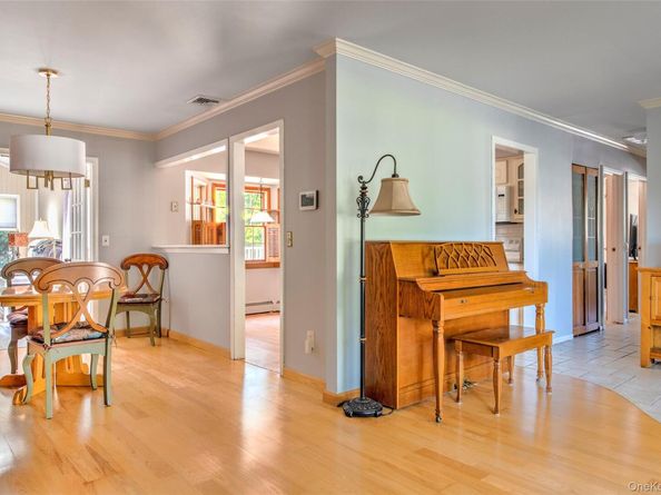 20 Sandpiper Lane, Coram NY 11727
