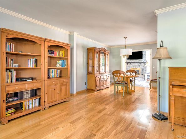 20 Sandpiper Lane, Coram NY 11727