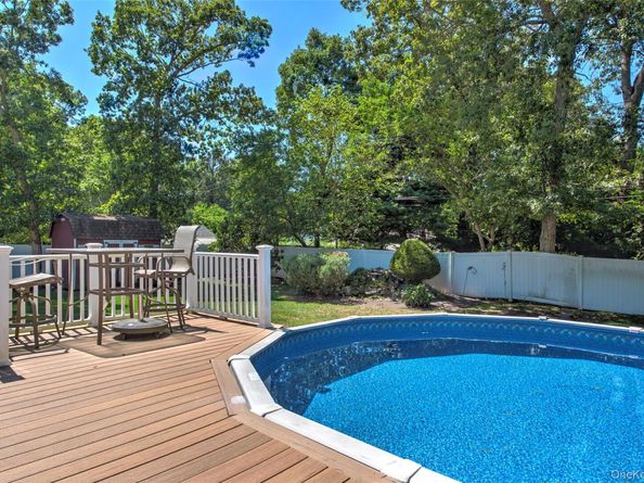 20 Sandpiper Lane, Coram NY 11727