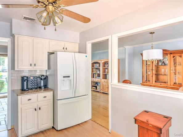 20 Sandpiper Lane, Coram NY 11727