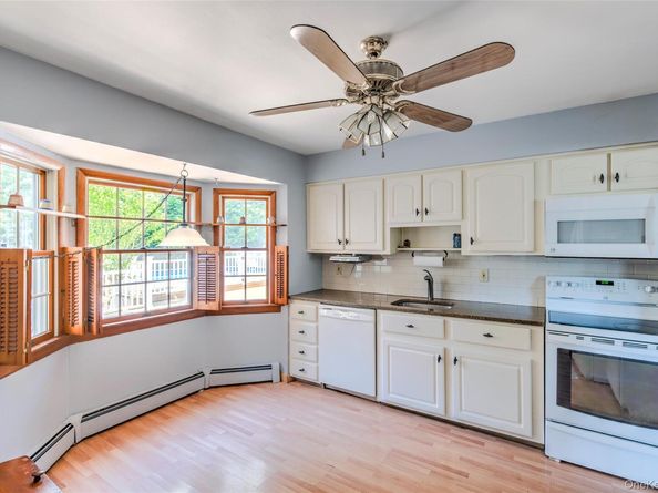 20 Sandpiper Lane, Coram NY 11727