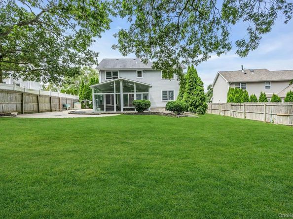 7 Silver Pond Circle, Commack NY 11725