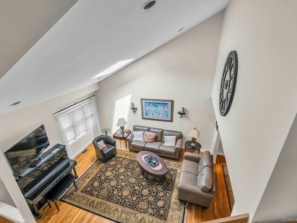7 Silver Pond Circle, Commack NY 11725