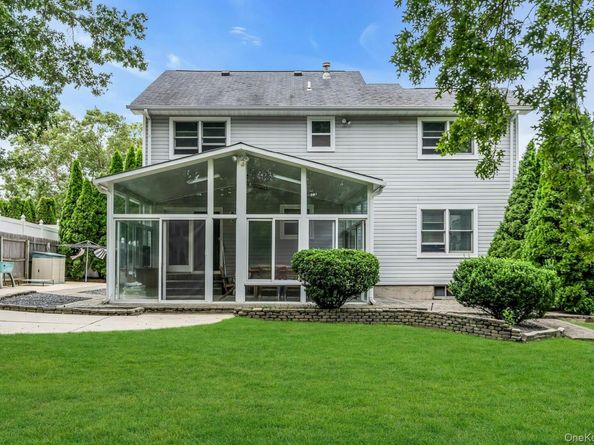 7 Silver Pond Circle, Commack NY 11725