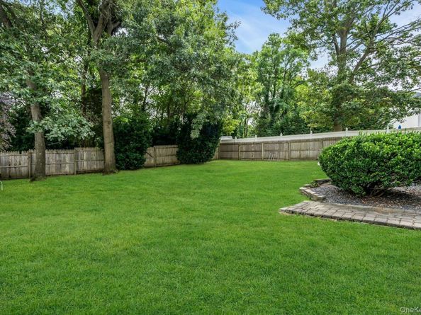 7 Silver Pond Circle, Commack NY 11725