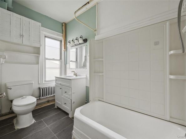 407 N Macquesten Parkway, Mount Vernon NY 10552