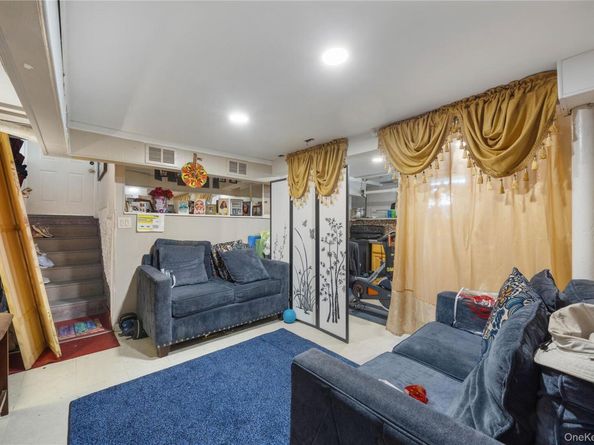 407 N Macquesten Parkway, Mount Vernon NY 10552