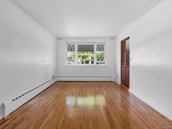 1049 Huntington Avenue, Bronx NY 10465