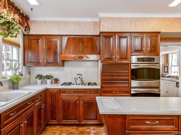 12 W Mall Drive, Huntington NY 11743