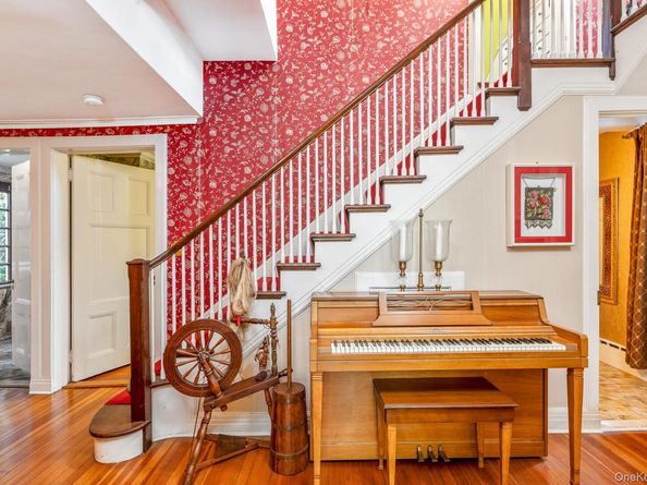 12 W Mall Drive, Huntington NY 11743