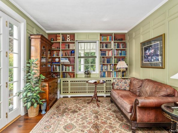 12 W Mall Drive, Huntington NY 11743