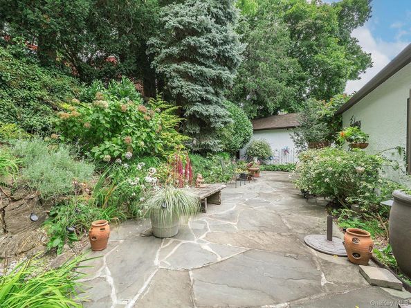 40 Oakland Drive, Port Washington NY 11050