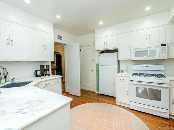 40 Oakland Drive, Port Washington NY 11050